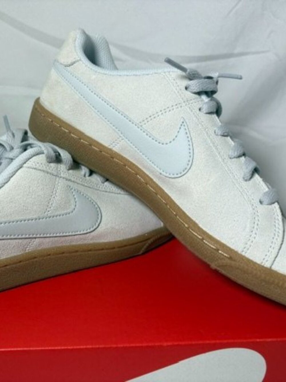 NEW-NEVER WORN! NIKE WOMENS 7 - Picture 4 of 12